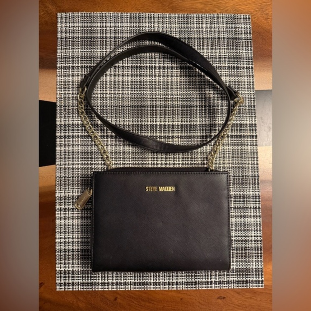 Steve Madden Black Vegan Saffiano Leather Crossbody Wallet Bag Gold Chain